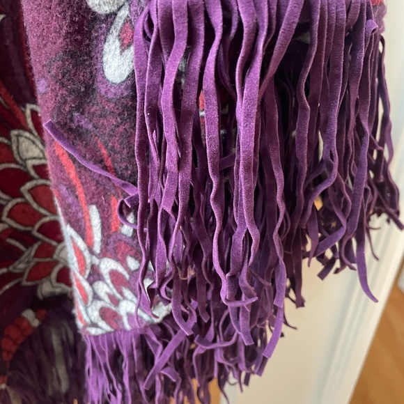 Susan Graver Poncho M\L Wine Color Beautiful Fringe - Picture 3 of 5